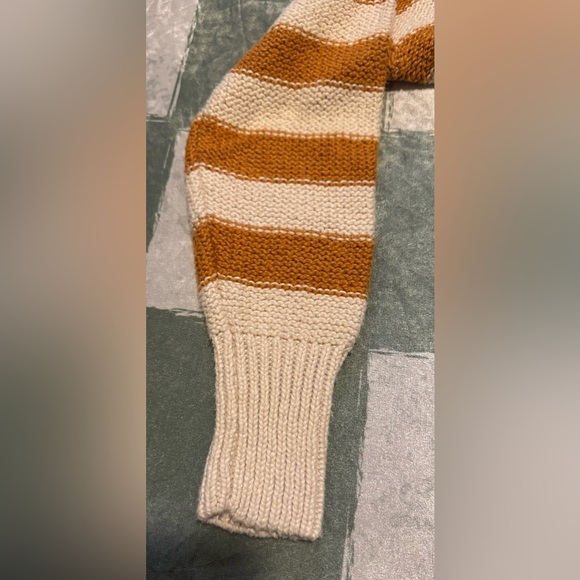 Billabong Striped Tan and Cream Sweater Size Small - Picture 4 of 5